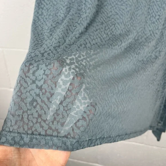 Lululemon Loop Around Tee - Picture 5 of 8